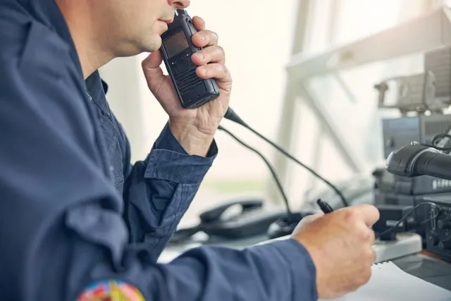 Emergency electrician in Montreal responding to power outage