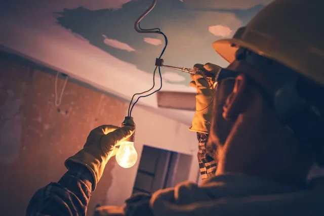 Montreal electrician installing outdoor LED lighting fixture